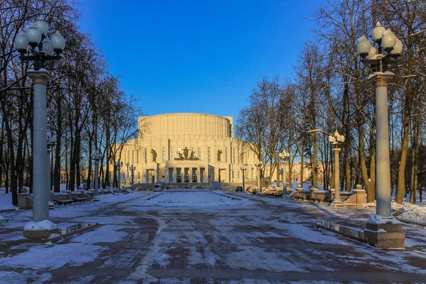 2012年1月28日 白俄罗斯明斯克 白俄罗斯共和国国家学术大歌剧和芭蕾舞剧剧院建于1938年 — 图库照片