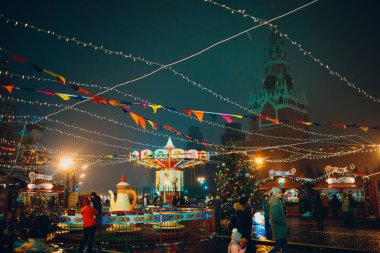 Moskova, Rusya - 2017: yeni yıl Fuarı Rusya'nın Moskova Kızıl meydanında