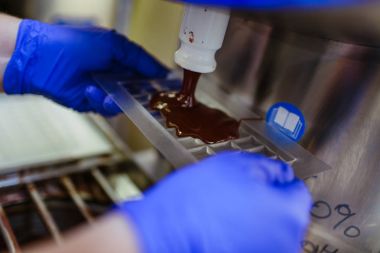 Esnaf çikolata yapma, kalıp döküm, bulundu