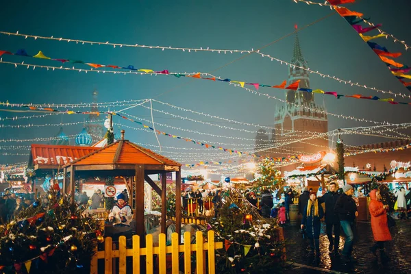 Moskova, Rusya - 2017: yeni yıl Fuarı Rusya'nın Moskova Kızıl meydanında