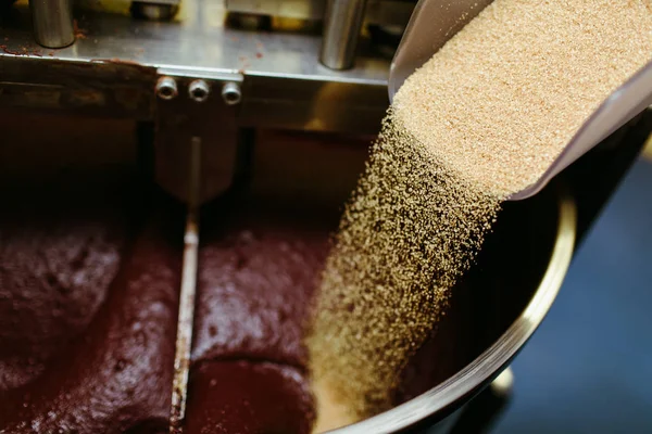 Artisan Chocolate Making Adding Cane Sugar Melanger — Stok Foto