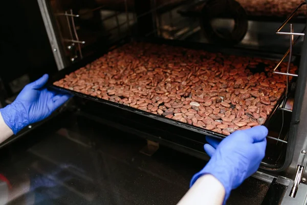 Fabricación Artesanal Chocolate Cacao Frijoles Tostados Horno — Foto de Stock