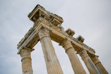 Türkiye 'nin Yan Tarafında Apollo Tapınağı