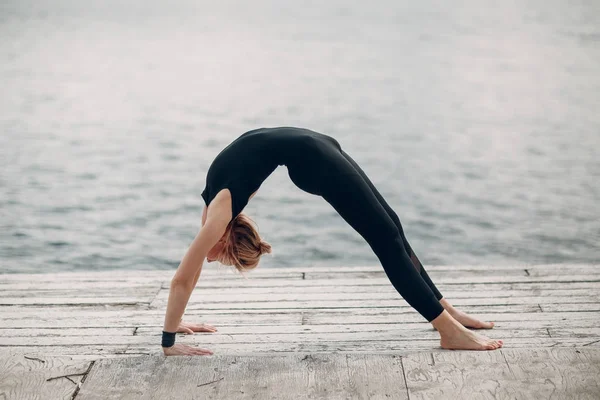 Joga Kobieta Pozie — Zdjęcie stockowe