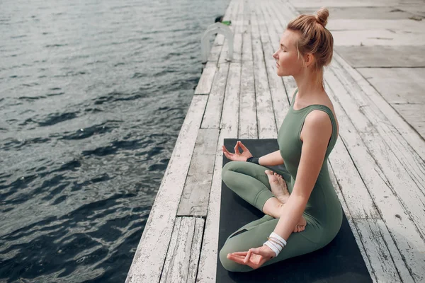 Yoga Vrouw Padmasana Lotus Pose — Stockfoto