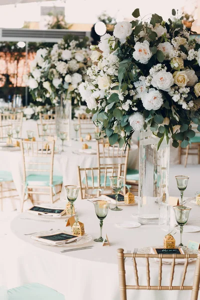 Restaurantbereich Für Hochzeitsessen Dekoriert — Stockfoto