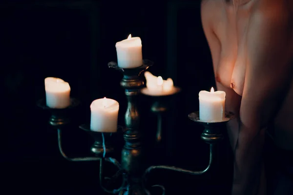 Sexy Bela Mulher Nua Velas — Fotografia de Stock