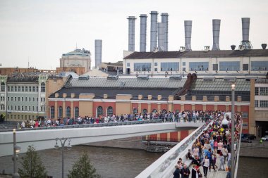 Moskova - 11 Eylül 2017: Açılış Park Zaryadye, Kızıl Meydan, Moskova, Rusya yakın merkezi modern park.