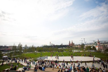 Moskova - 11 Eylül 2017: Açılış Park Zaryadye, Kızıl Meydan, Moskova, Rusya yakın merkezi modern park. Proje bir Mimarlık Bürosu Diller arasında + Renfro.