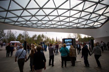 Moskova - 11 Eylül 2017: Açılış Park Zaryadye, Kızıl Meydan, Moskova, Rusya yakın merkezi modern park. Proje bir Mimarlık Bürosu Diller arasında + Renfro.