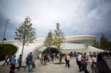 Moskova - 11 Eylül 2017: Açılış Park Zaryadye, Kızıl Meydan, Moskova, Rusya yakın merkezi modern park. Proje bir Mimarlık Bürosu Diller arasında + Renfro.