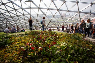 Moskova - 11 Eylül 2017: Açılış Park Zaryadye, Kızıl Meydan, Moskova, Rusya yakın merkezi modern park. Proje bir Mimarlık Bürosu Diller arasında + Renfro.