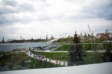 Moskova - 11 Eylül 2017: Açılış Park Zaryadye, Kızıl Meydan, Moskova, Rusya yakın merkezi modern park. Proje bir Mimarlık Bürosu Diller arasında + Renfro.