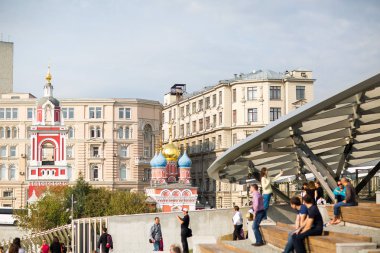 Moskova - 11 Eylül 2017: Açılış Park Zaryadye, Kızıl Meydan, Moskova, Rusya yakın merkezi modern park. Proje bir Mimarlık Bürosu Diller arasında + Renfro.