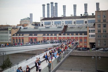 Moskova - 11 Eylül 2017: Açılış Park Zaryadye, Kızıl Meydan, Moskova, Rusya yakın merkezi modern park. Proje bir Mimarlık Bürosu Diller arasında + Renfro.