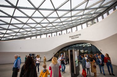 Moskova - 11 Eylül 2017: Açılış Park Zaryadye, Kızıl Meydan, Moskova, Rusya yakın merkezi modern park. Proje bir Mimarlık Bürosu Diller arasında + Renfro.