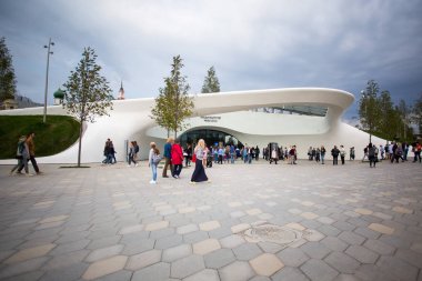 Moskova - 11 Eylül 2017: Açılış Park Zaryadye, Kızıl Meydan, Moskova, Rusya yakın merkezi modern park. Proje bir Mimarlık Bürosu Diller arasında + Renfro.