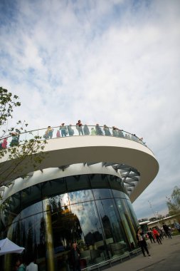 Moskova - 11 Eylül 2017: Açılış Park Zaryadye, Kızıl Meydan, Moskova, Rusya yakın merkezi modern park. Proje bir Mimarlık Bürosu Diller arasında + Renfro.