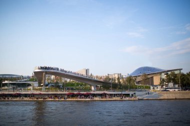 Moskova - 11 Eylül 2017: Açılış Park Zaryadye, Kızıl Meydan, Moskova, Rusya yakın merkezi modern park.