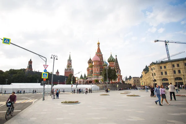 Moskwa Września 2017 Otwarcie Parku Zaryadye Centralne Nowoczesny Park Pobliżu — Zdjęcie stockowe