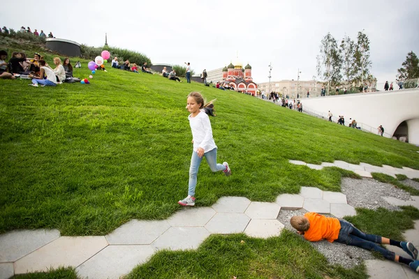 Moscow Setembro 2017 Abertura Parque Zaryadye Parque Moderno Central Perto — Fotografia de Stock