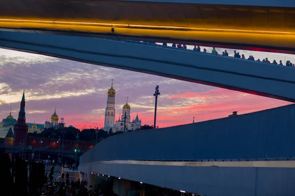 Moscow Setembro 2017 Parque Zaryadye Monte Pessoas Console Bridge — Fotografia de Stock