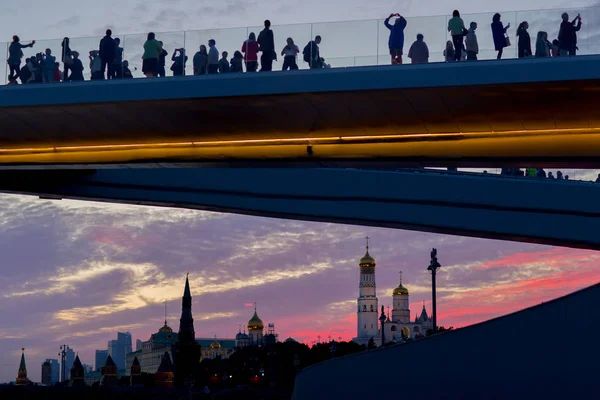 Moscow Setembro 2017 Parque Zaryadye Monte Pessoas Console Bridge — Fotografia de Stock