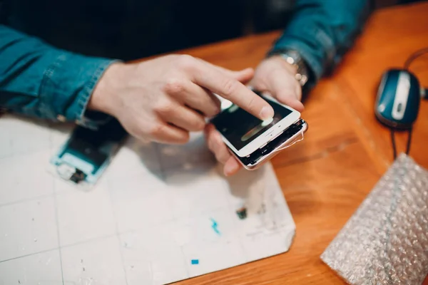 Handy Reparieren Nahaufnahme — Stockfoto