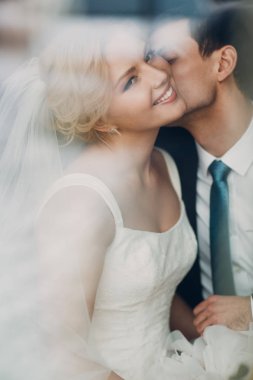 Gelin ve damat atış kapatın 