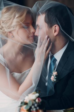 Gelin ve damat atış kapatın 