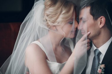 Gelin ve damat atış kapatın 