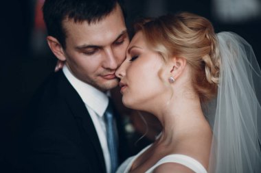 Gelin ve damat atış kapatın 