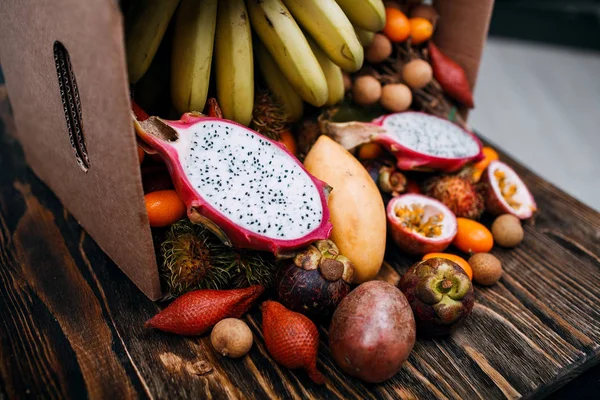 Fruits Exotiques Thaïlandais Tropicaux Sur Table Bois — Photo