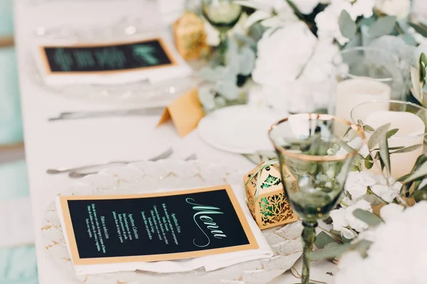 Декор Свадебного Стола Зеленом Белом — стоковое фото