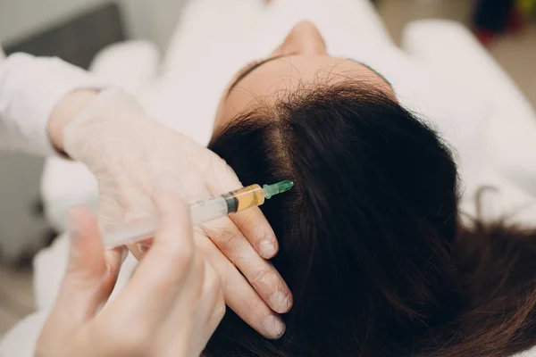 Jarum Mesoterapi Kosmetik Telah Disuntikkan Kepala Wanita Stok Gambar Bebas Royalti