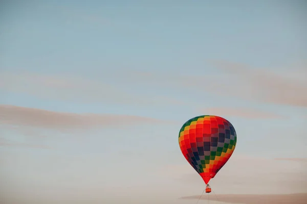Balon Ogrzane Powietrze Tle Nieba — Zdjęcie stockowe