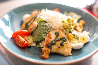 Tabakta Sezar Salatası