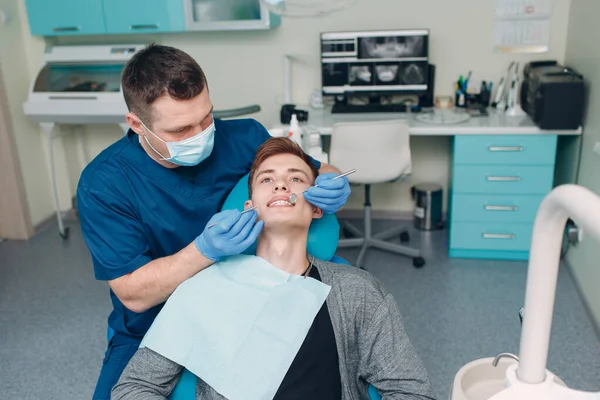 歯医者と患者 歯科医院 — ストック写真