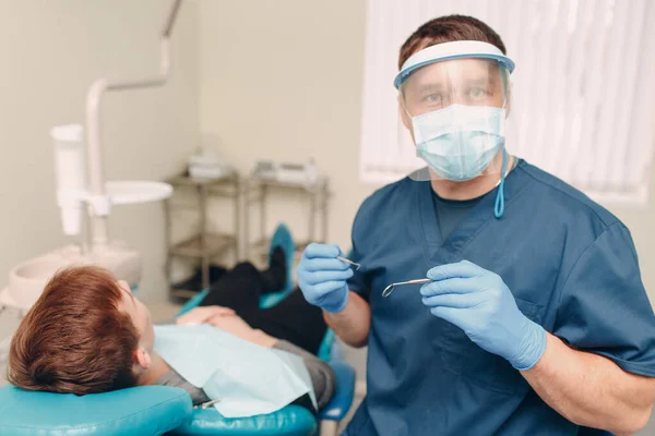 歯医者と患者 歯科医院 — ストック写真