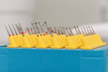 Diş bakımı makinesi makrosu için bir dizi nozül kapat