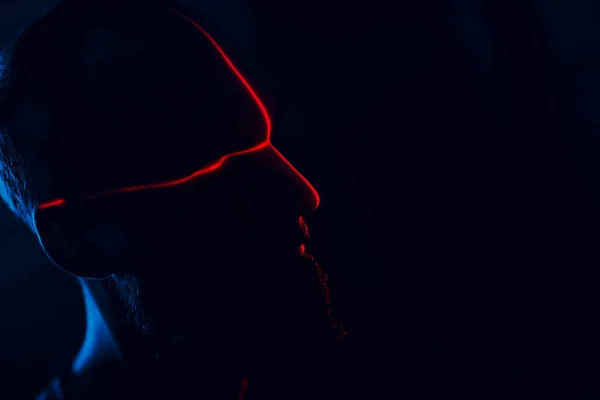 Man Dark Face Illuminated Red Laser Contour — Stock Photo, Image