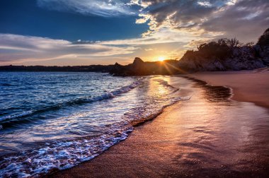 Dalgalar ile pitoresk deniz manzara