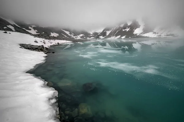 Pintoresco paisaje de invierno —  Fotos de Stock