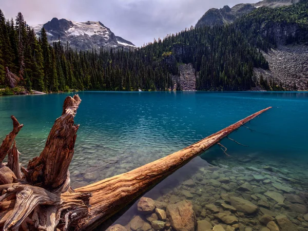 Lindo lago de montanha — Fotografia de Stock