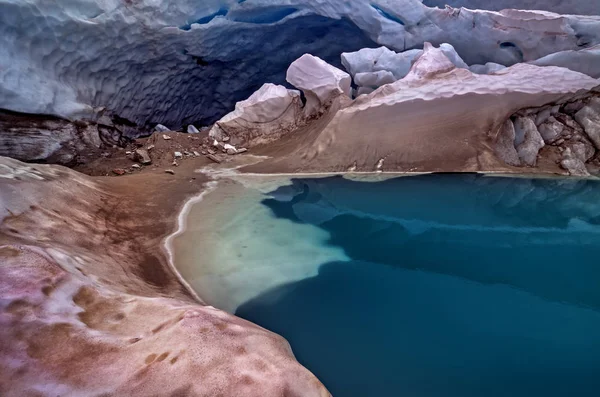Jaskinia lodowa, bloki lodowiec — Zdjęcie stockowe