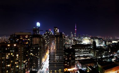 Pitoresk cityscape siluetleri