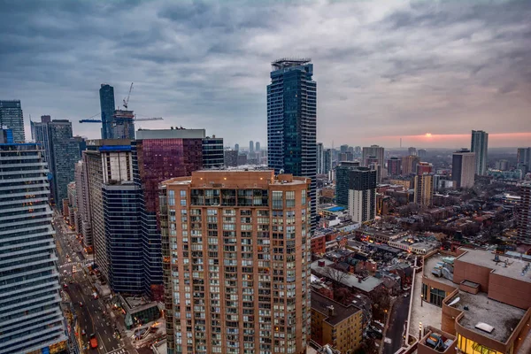 gündoğumu Toronto, Kanada