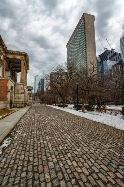 Güzel binalar ve ağaçlar ile Şehir Parkı