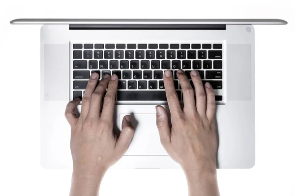 Ręka push klawiatury notebooka — Zdjęcie stockowe