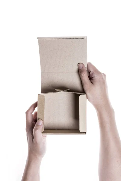 Mão segurar uma caixa de artesanato vazio — Fotografia de Stock